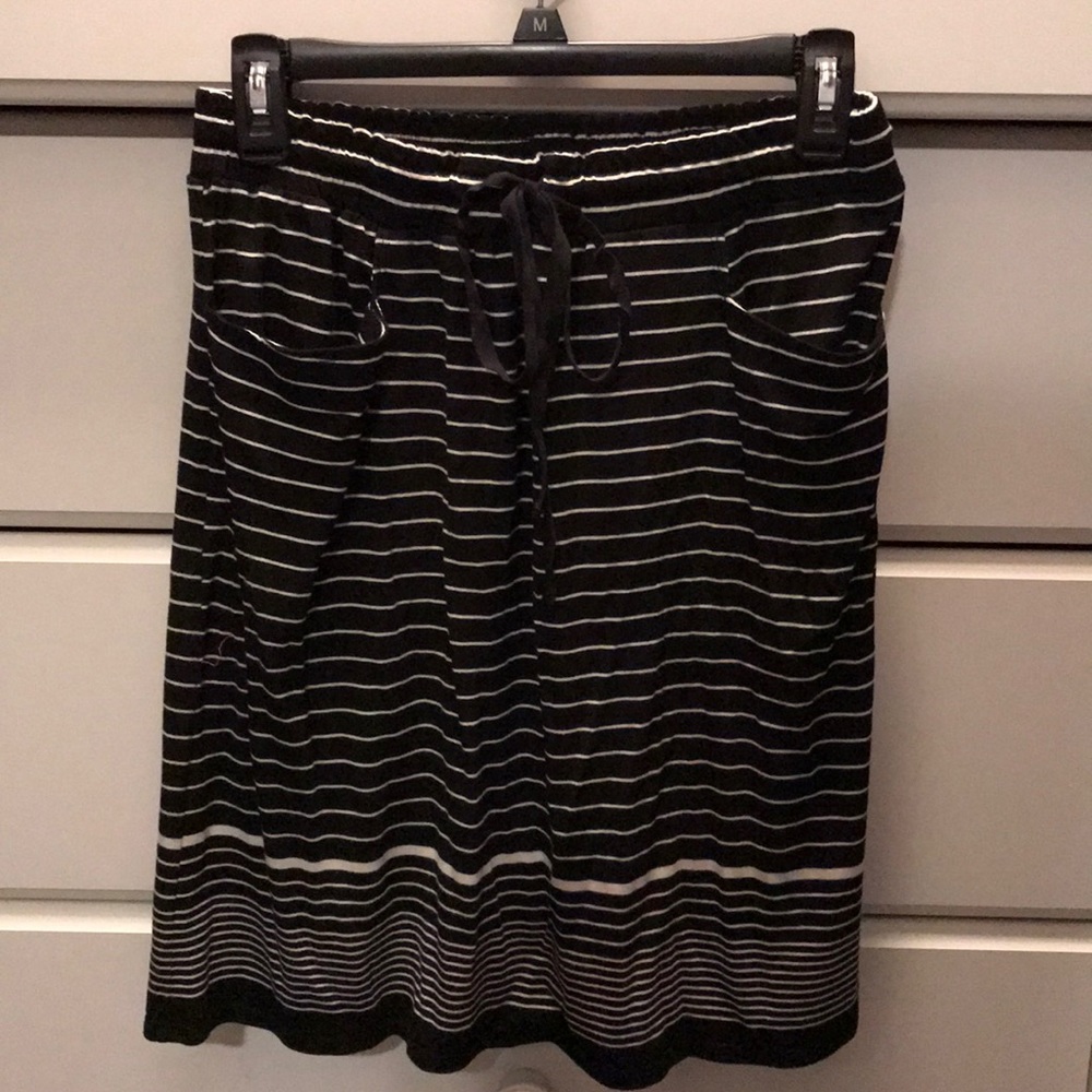 Cute skirt! Bl/wh stripe